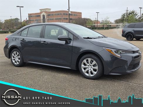 Used 2023 Toyota Corolla LE image 1