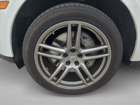 Used 2020 Porsche Macan S image 25
