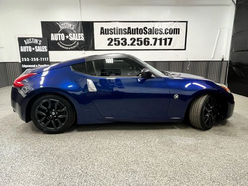 Used 2016 Nissan 370Z Coupe image 2