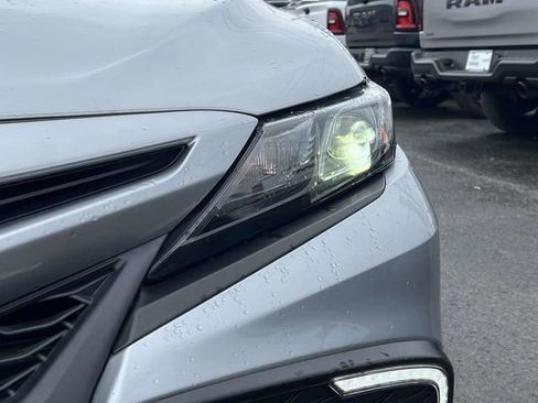Used 2024 Toyota Camry SE image 9