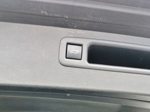 Used 2023 Toyota Highlander LE image 18