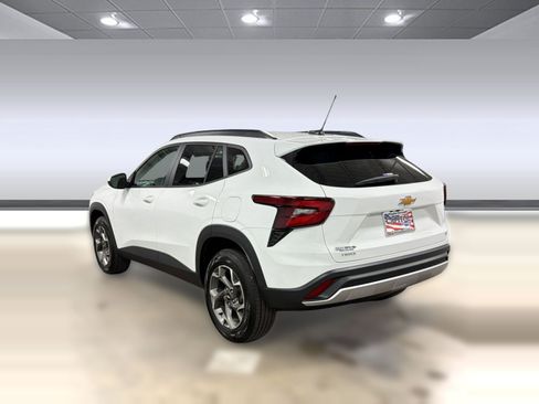 Used 2026 Chevrolet Trax LT w/ Driver Confidence Package FWD image 3