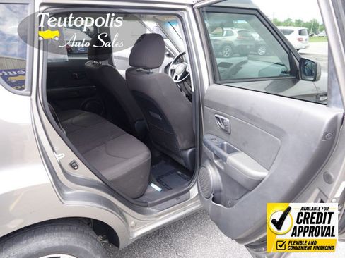 Used 2013 Kia Soul FWD image 32