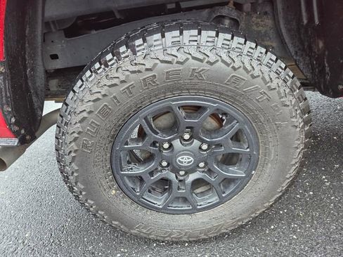 Used 2022 Toyota Tacoma SR AWD/4WD image 31
