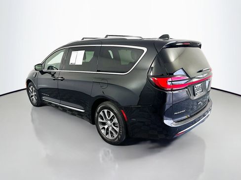 Used 2022 Chrysler Pacifica Pinnacle FWD image 5