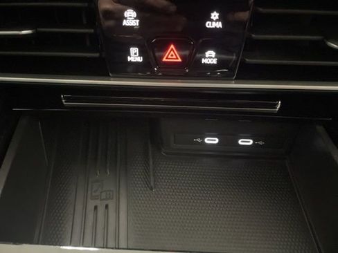 Certified 2025 Volkswagen Atlas SE image 23