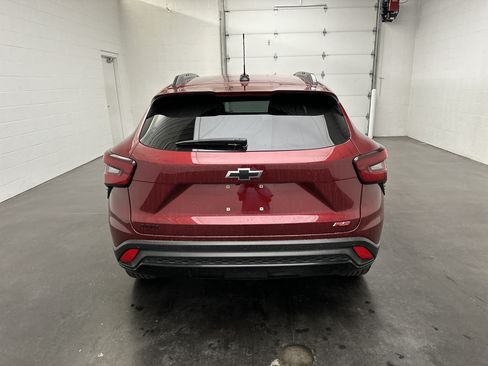 Used 2025 Chevrolet Trax RS w/ Sunroof Package FWD image 8