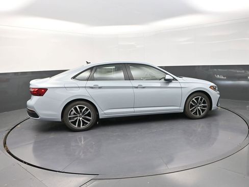 New 2025 Volkswagen Jetta SE image 9