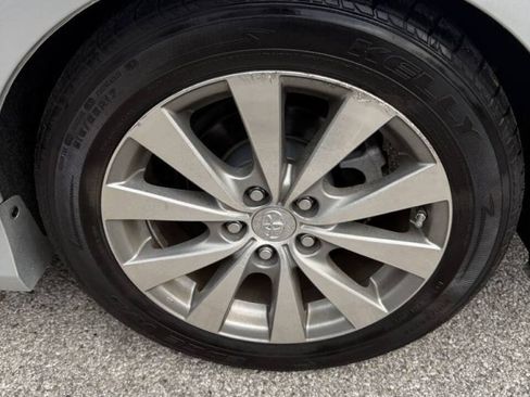 Used 2011 Toyota Avalon Limited FWD image 27