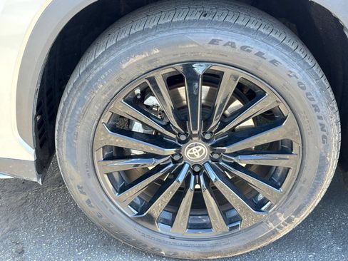 Used 2025 Toyota Highlander XSE AWD/4WD image 33