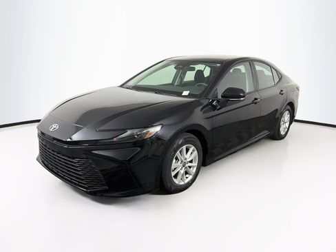Used 2025 Toyota Camry LE FWD image 3