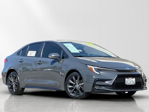 Used 2023 Toyota Corolla SE w/ SE Package image 1