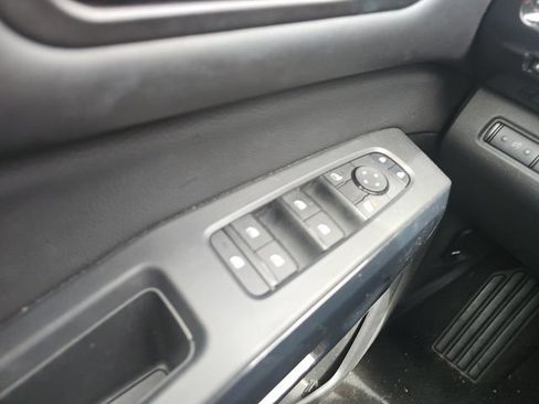 Used 2025 Nissan Pathfinder SV FWD image 32