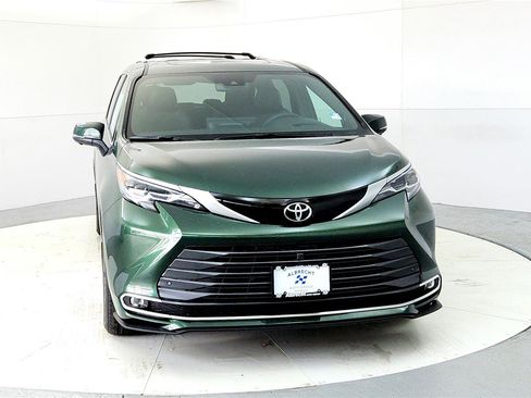 New 2026 Toyota Sienna Platinum image 8