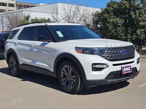 Certified 2022 Ford Explorer XLT w/ Equipment Group 202A image 3