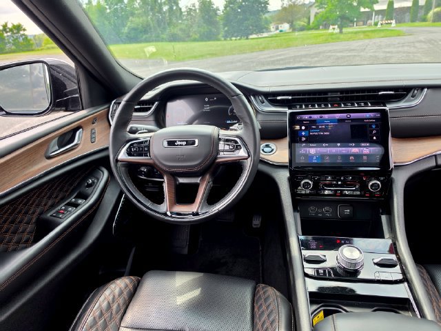 Used 2025 Jeep Grand Cherokee L Summit w/ Obsidian Package AWD/4WD image 16
