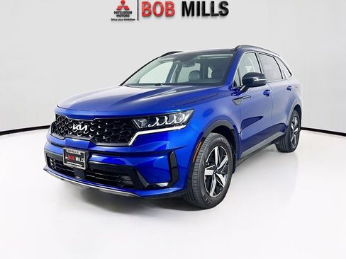 Used 2022 Kia Sorento EX w/ Panoramic Sunroof Package FWD image 3