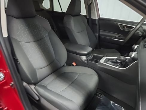 Used 2022 Toyota RAV4 XLE AWD/4WD image 14