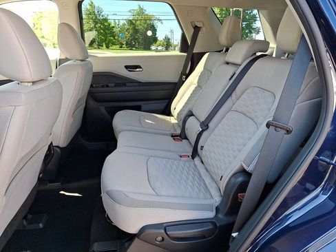 Used 2022 Nissan Pathfinder SV AWD/4WD image 8
