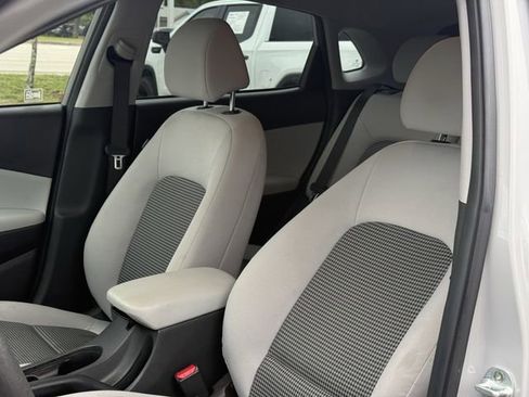 Used 2022 Hyundai Kona SE image 15