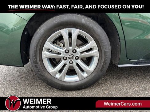Used 2021 Toyota Sienna Platinum AWD/4WD image 11