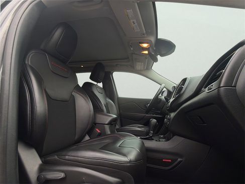 Used 2021 Jeep Cherokee Trailhawk w/ Sun, Sound & Nav Group image 8