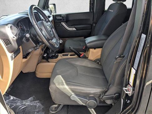 Used 2017 Jeep Wrangler Unlimited Rubicon w/ Connectivity Group AWD/4WD image 14