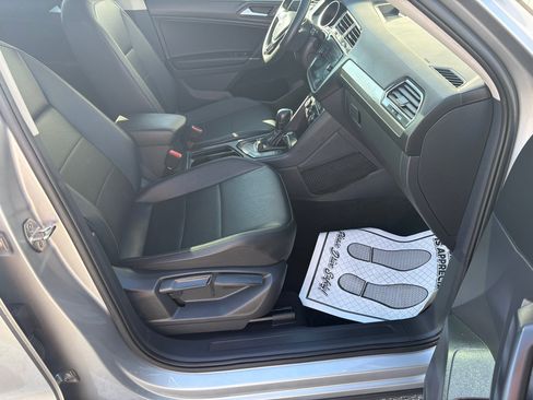 Used 2020 Volkswagen Tiguan SE R-Line image 13