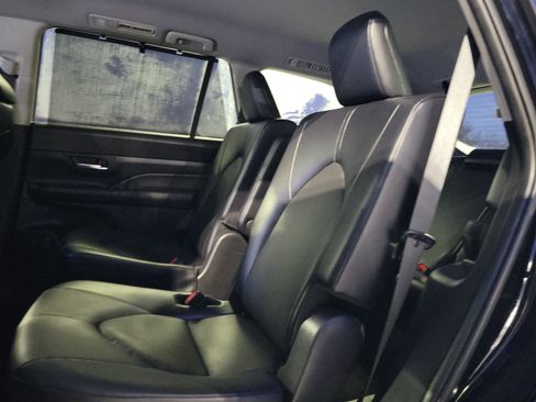 Certified 2024 Toyota Grand Highlander XLE image 12