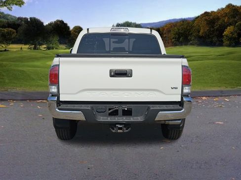 Used 2021 Toyota Tacoma TRD Off-Road image 5
