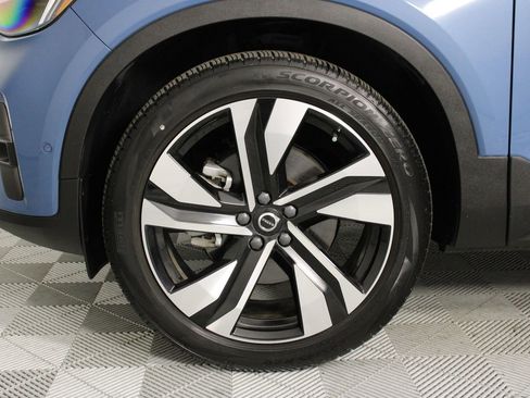 Certified 2023 Volvo XC40 B5 Ultimate image 28