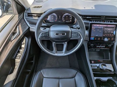 Certified 2023 Jeep Grand Cherokee Limited w/ Luxury Tech Group II AWD/4WD image 14