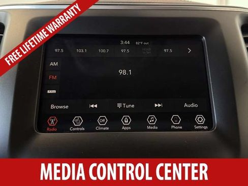 Used 2019 Jeep Cherokee Latitude Plus w/ Cold Weather Group AWD/4WD image 12