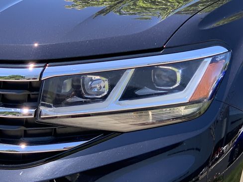 Used 2022 Volkswagen Atlas Cross Sport SE AWD/4WD image 6