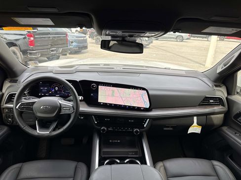 Used 2025 Chevrolet Suburban Z71 w/ Comfort Package image 13