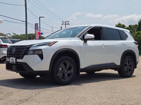 Used 2026 Nissan Rogue SV AWD/4WD image 4