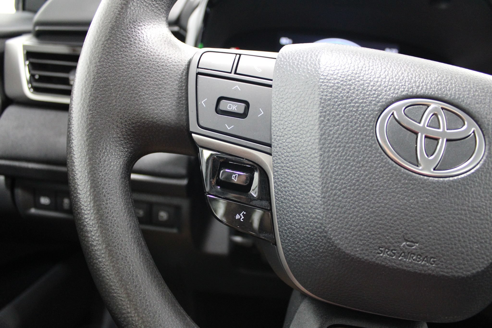 Used 2025 Toyota Camry LE FWD image 37