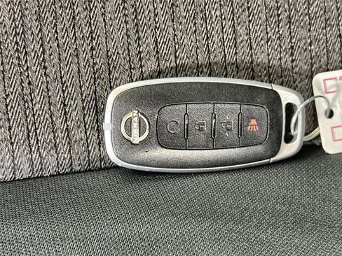 Used 2023 Nissan Rogue SV image 33