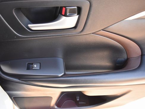 Used 2018 Toyota Highlander Limited image 14