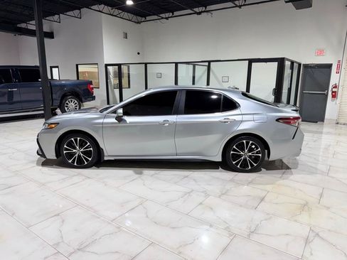 Used 2021 Toyota Camry SE FWD image 9