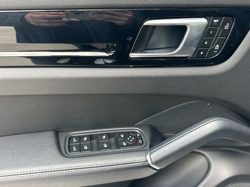 Used 2023 Porsche Cayenne Base image 12