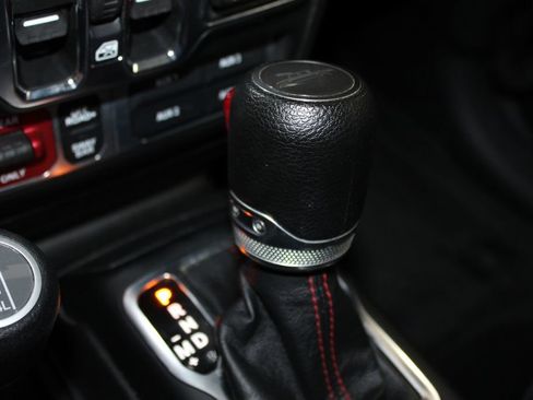 Used 2022 Jeep Gladiator Rubicon w/ Cold Weather Group AWD/4WD image 36