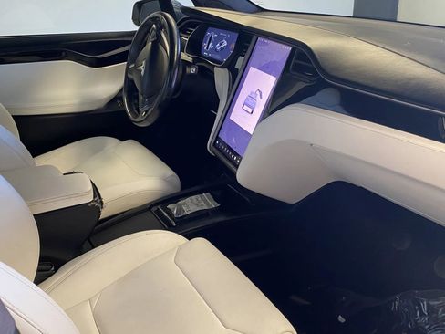 Used 2019 Tesla Model X image 6
