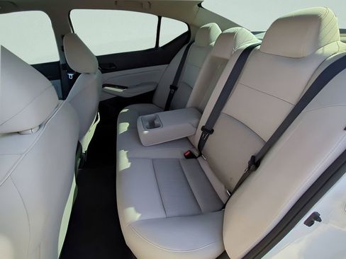 Used 2024 Nissan Altima 2.5 SV w/ SV Premium Package image 12