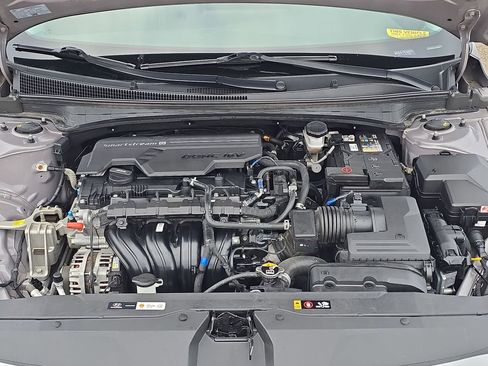 Used 2023 Hyundai Elantra SE w/ Winter Weather Package image 30