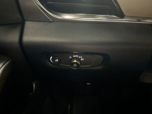 Used 2023 Chevrolet Traverse LS FWD image 18