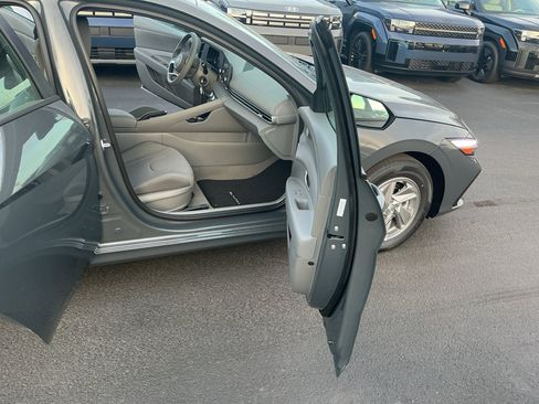 New 2026 Hyundai Elantra SE FWD image 13