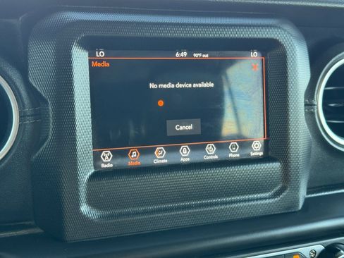 Used 2018 Jeep Wrangler Unlimited Sahara w/ Safety Group AWD/4WD image 59