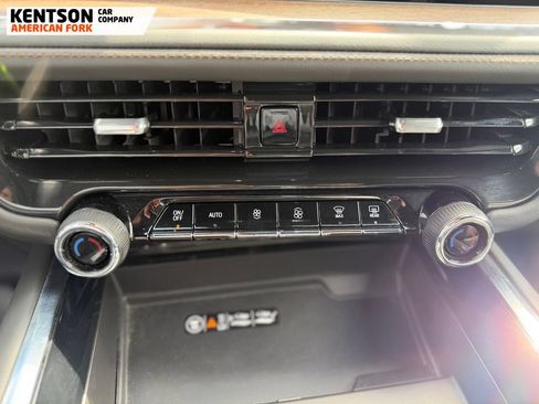 Used 2025 Chevrolet Suburban High Country AWD/4WD image 23