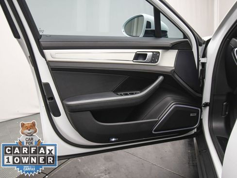 Used 2022 Porsche Panamera Platinum Edition image 43
